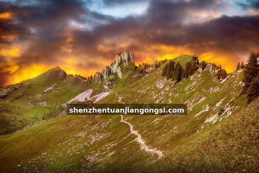 pg直营站发展历程与数据中心机房实景